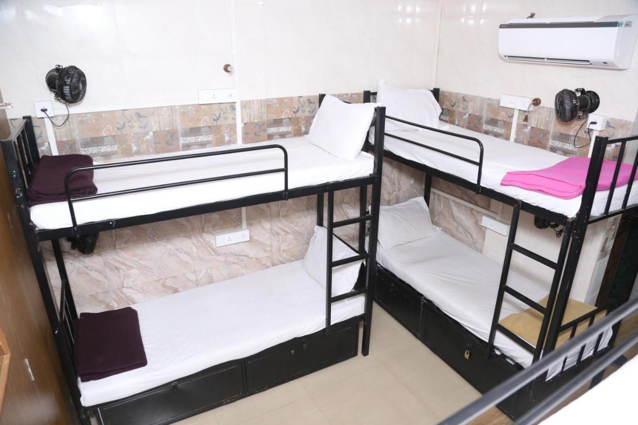 New Super Dormitory Bombay Esterno foto