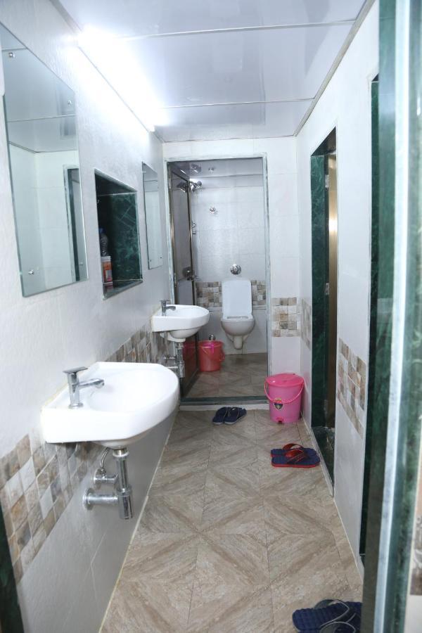 New Super Dormitory Bombay Esterno foto