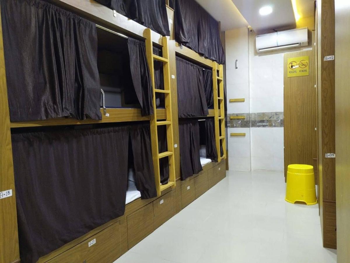 New Super Dormitory Bombay Esterno foto