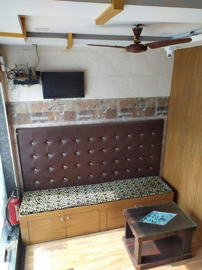 New Super Dormitory Bombay Esterno foto